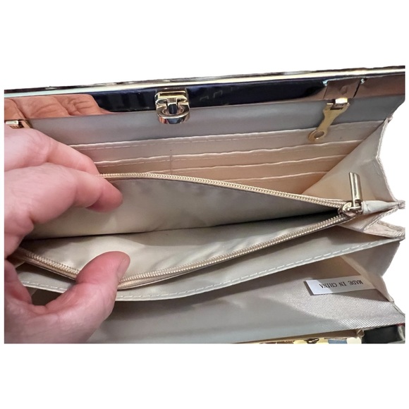 Gold Mesh Evening Bag Clutch with Detachable  Shoulder Strap - Picture 5 of 15